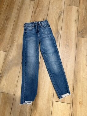 High-Rise Straight Leg Women’s Jeans in Medium Blue with Frayed Hem